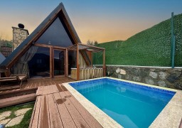 Mavera Bungalov Kare Havuzlu ve Jakuzili